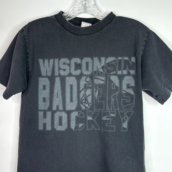 Vintage CI Sports Black UW Badgers Hockey Tshirt Small - Picture 2 of 8